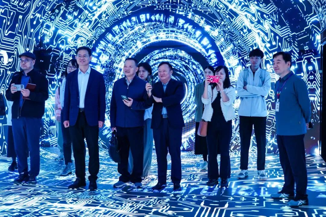 2024120602 国家广电总局生长研究中心一行赴c7c7娱乐平台励丰文化调研指导