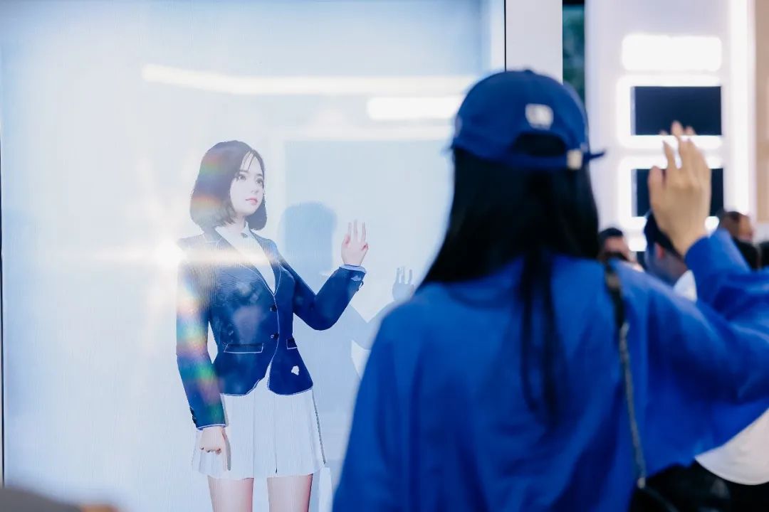 “AI+智能显示”引领未来 c7c7娱乐平台新品InfoComm展大放异彩