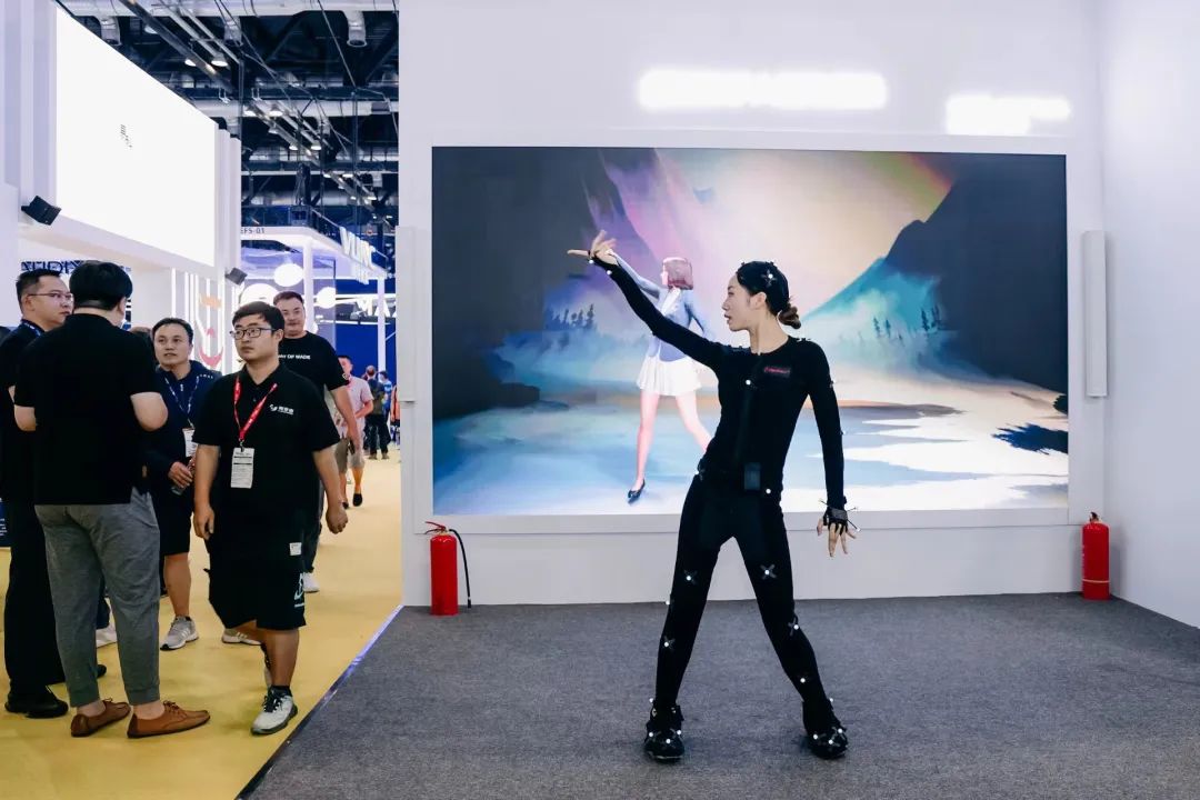 “AI+智能显示”引领未来 c7c7娱乐平台新品InfoComm展大放异彩