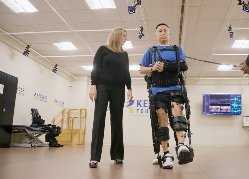 外骨骼机械人让行动障碍者直立行走，，，，，，，，c7c7娱乐平台·虚拟动点OptiTrack助力人类突破能力界线